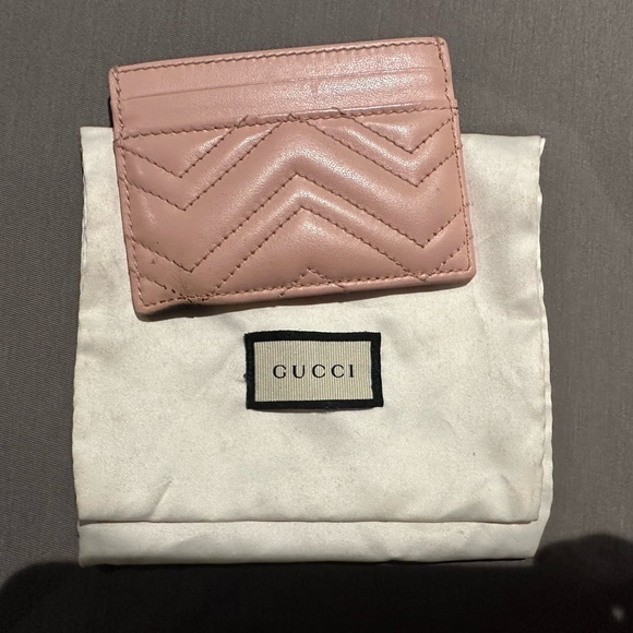 Gucci - Picture 3 of 4